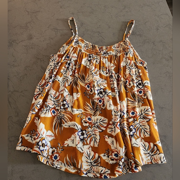 Evereve Floral Sleeveless Top w/adjustable Straps. Sz L - Picture 5 of 5